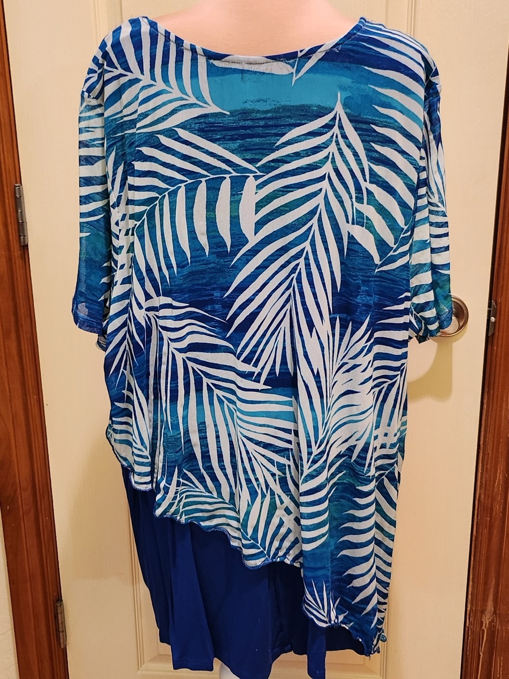 Catherines Blue & White Tropical Palm Leaf Tunic 2X 22/24W Asymmetrical - Picture 4 of 6